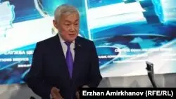 Сапарбаев жәрдемақы жайлы: Барлығына 20 мың теңгеден төлеу дұрыс емес