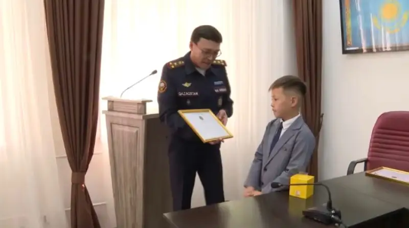 Тоғыз жасар Әбілмансұр Торлыбекті ерлігі үшін ТЖМ марапаттады