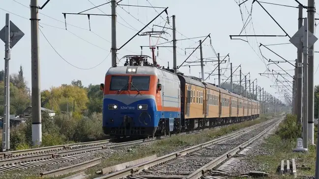 Жолаушылар пойызы локомотивпен соғысты