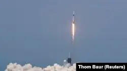 АҚШ 2011 жылдан бері ішінде адамы бар ракетаны алғаш ұшырды. Технология Илон Масктен