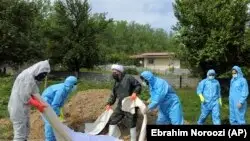 БАҚ: Коронавирустан қайтыс болғандар зиратында жерленген мәйіттер саны ресми деректен үш есе көп