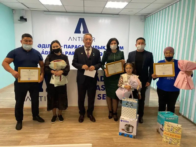 Антикор орталығында жеңімпаз отбасылар марапатталды