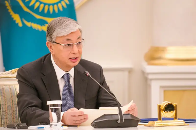 Тоқаевтың қолына билік енді тигендей...