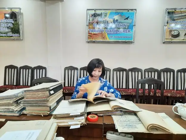 Пионер кеңесшісінің суретін құртыңыз Спортшылардың киім ауыстыратын бөлмелеріне көз жүгірту