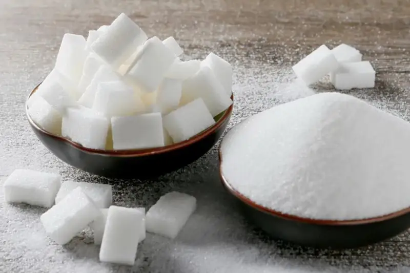 300 теңге 440-қа қарсы: Қазақстандық өндірушілер Ресейден қант әкелуді шектеуді талап етті