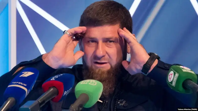 Қадыров интернетте ар-намысқа тигендерді жазалауға шақырды