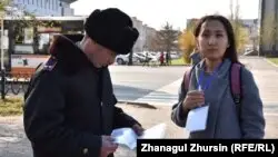 Ақтөбе соты Qaharman қорының құқық қорғаушысы Дана Жанайға айыппұл салды