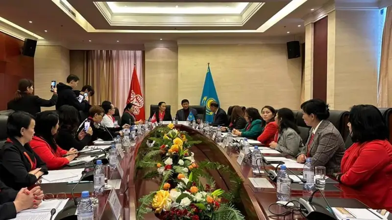ҚХП көпбалалы отбасыларға көмек көрсетудің мемлекеттік бағдарламасын ұсынады
