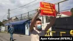 Қытай елшісінің сөзіне наразы болып, акция жасаған тұрғынды полиция ұстап әкетті
