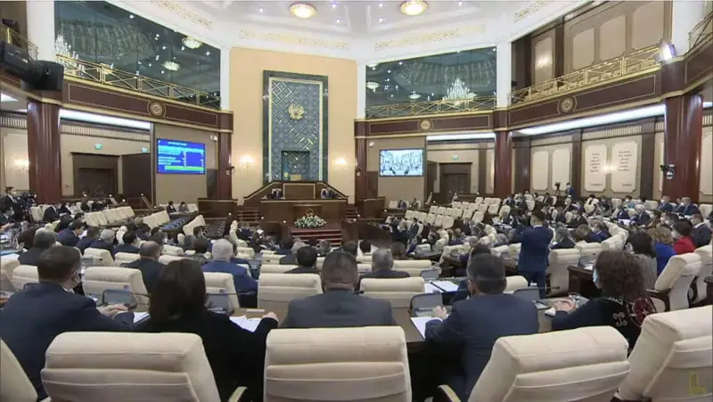 Парламент «төтенше» заң жобаларын дереу қарау туралы өзгерісті қабылдады