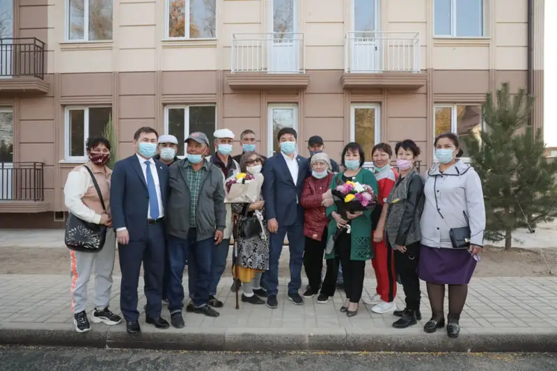 Байбек өрттен зардап шеккен шымкенттіктерді қоныс тойларымен құттықтады