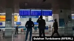 Қырғызстан Қытайда тараған вирустан соң Үрімжіден ұшып келгендерді тексере бастады