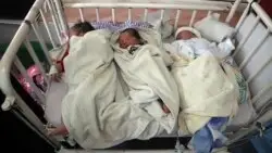 &amp;quot;Жүрегім сыздайды&amp;quot;. Кабулдағы перзентханаға шабуылдан соң сәбилер жетім қалды