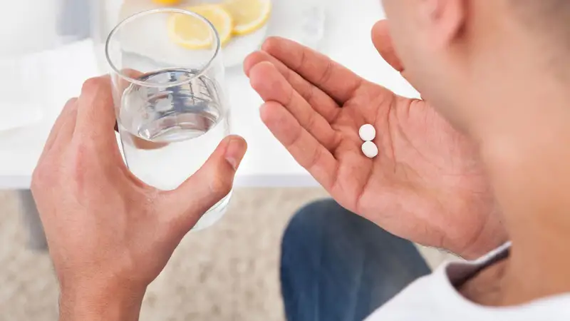 Эндокринолог дәріні қандай сусындармен бірге ішуге болмайтынын айтты