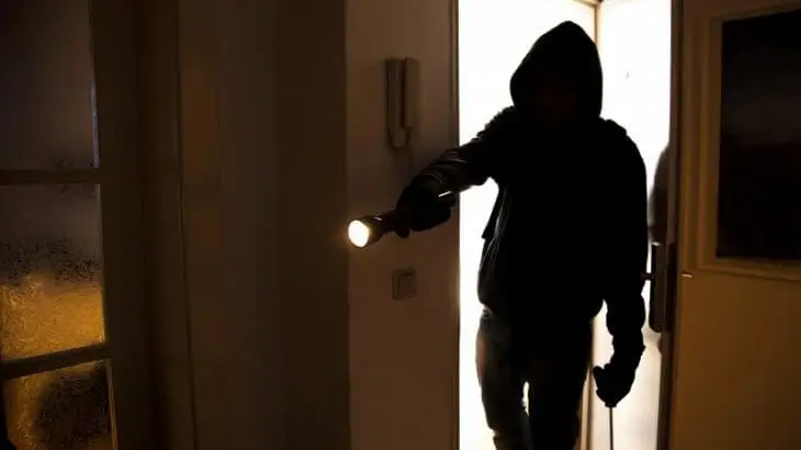 Жығылғанға жұдырық: Екібастұздықтардың үйлері тоналып жатыр