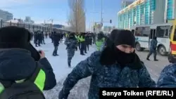 Нұр-Сұлтанда полиция Ақордаға бет алған белсенділерді ұстады