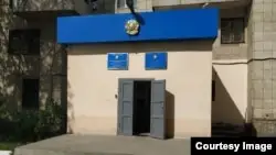 Қарағандыда сот ғимараты алдында өзін өртемек болған тұрғынды полиция ұстады