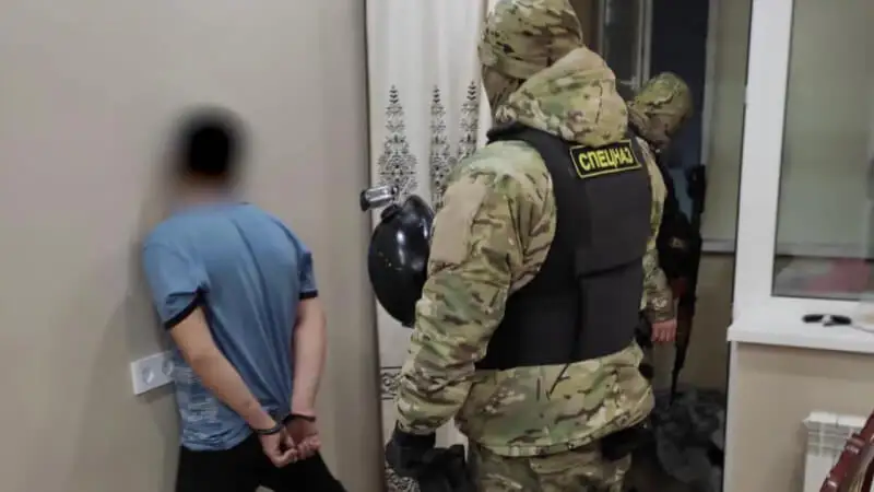 Нұр-Сұлтанда ақша бопсалаумен айналысқан топ ұсталды