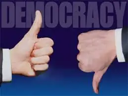 Демократия сахнасындағы саяси спектакль кімге тиімді?