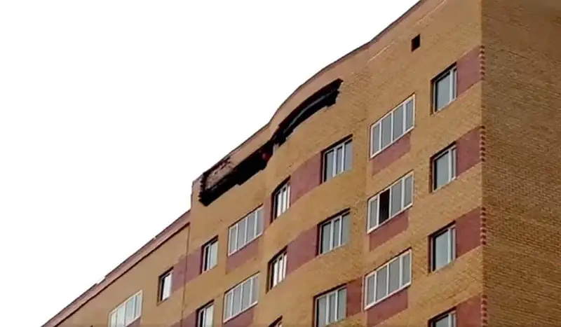 Нұр-Сұлтанда салынып жатқан үйдің қабырғасы құлады (видео)