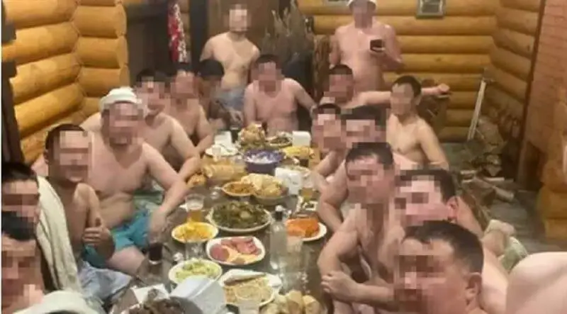 Саунадағы сайран: семейлік полицейлер қызметінен кетті