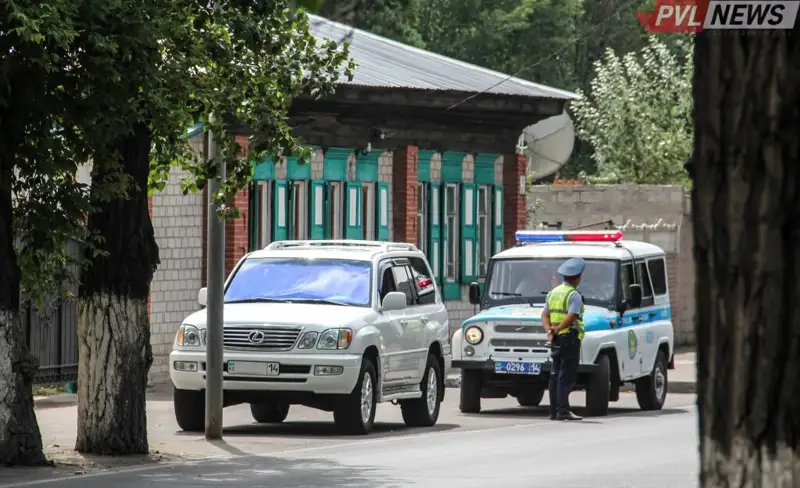 Әкім ішімдікке тойып алып, қызметтік көлікпен қыдырған