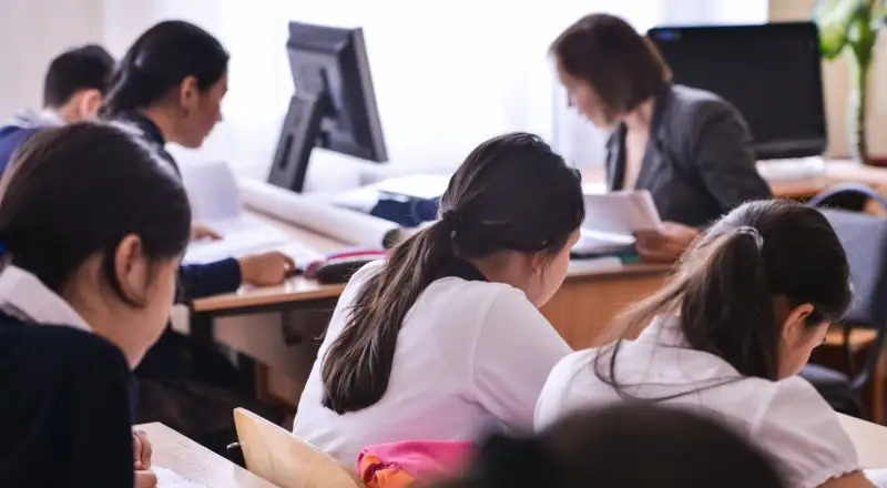 Мұғалім мамандығының мәртебесі мен беделін көтеруде қарқынды жұмыстар атқарылып жатыр