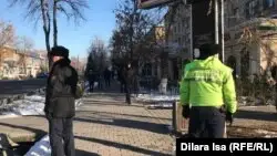 Шымкенттегі Азаттық тілшісін белгісіз біреулердің аңдығаны байқалды