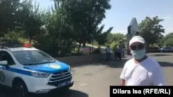 Шымкентте полиция марқұм Дулат Ағаділге құран бағыштамақ болған белсенділерді ұстап әкетті