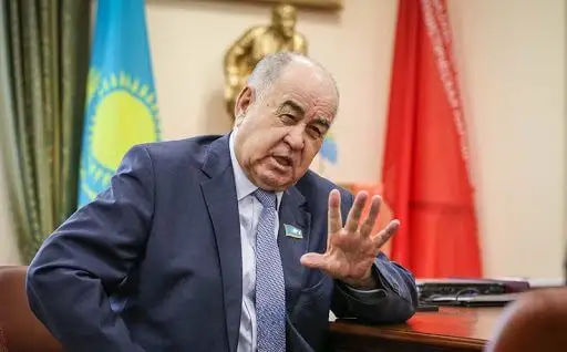 Косаревтің компартиясы да «ақидасын» өзгертті