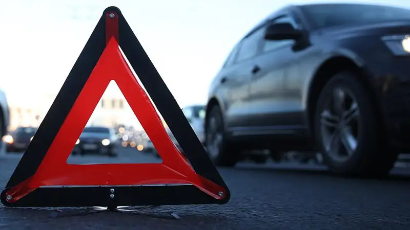 Алматыда жүргізуші жол апатын жасап, оқиға орнынан қашып кеткен