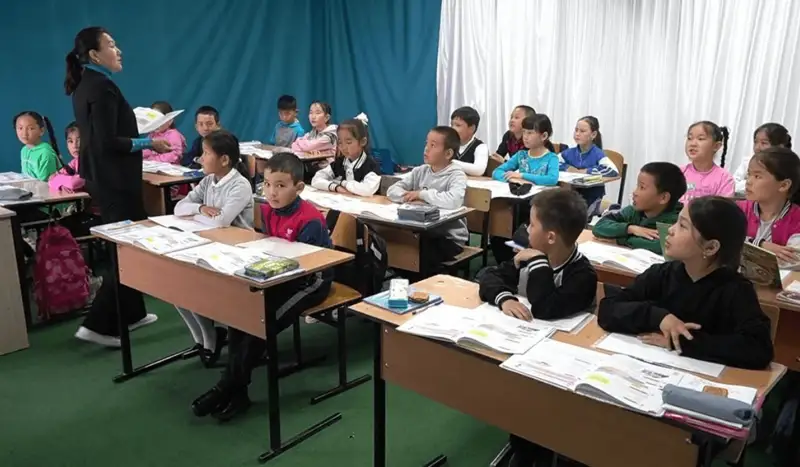 «Әкімдікте оқып жүр, талай қазақ баласы»:  Оқушылар  әкімінің кабинетінде білім алуда