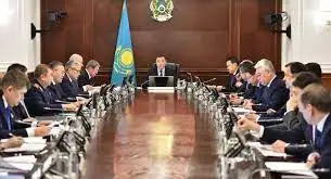 Шенеуніктер не демейді, не десе де, ел сенбейді