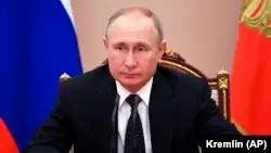 Путин Конституцияға түзету енгізу туралы заңға қол қойды