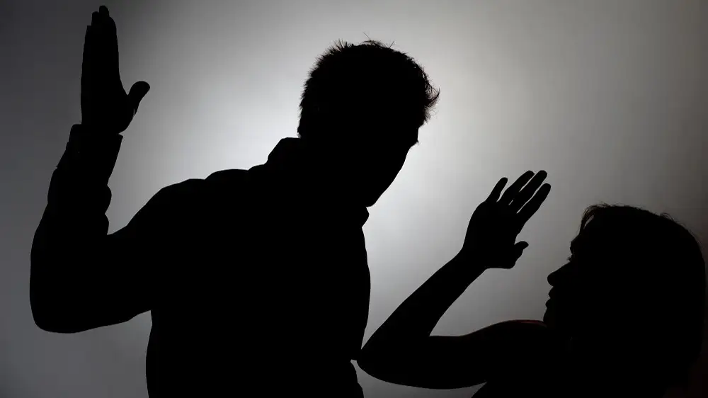 Олар кезек-кезек пискаға камминг жасайды Сексуалды қыздардың орысша видеосы