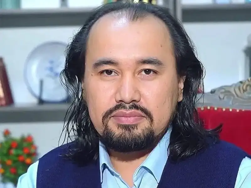 Роман Бұрқаш