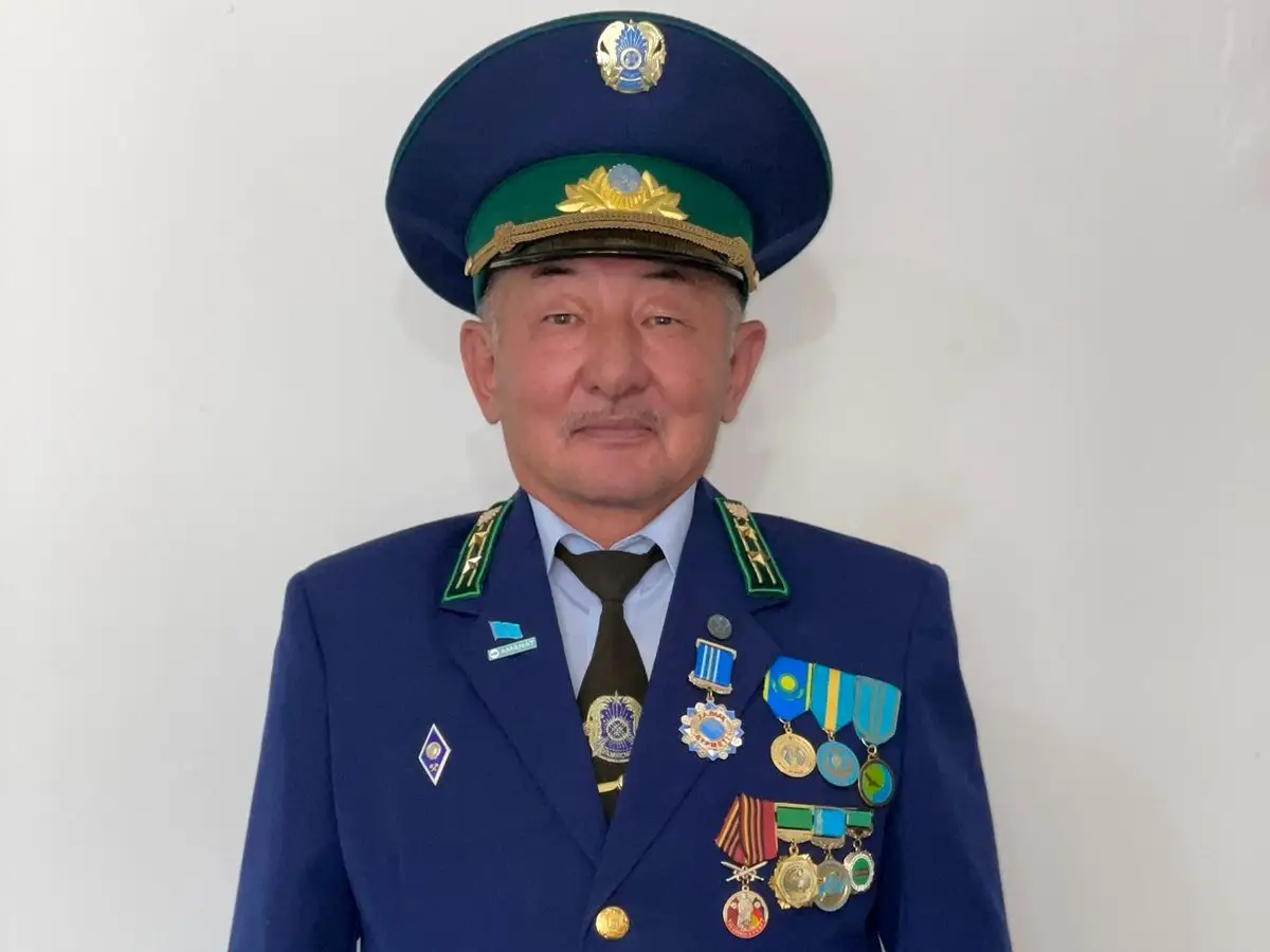 Дәрігердің қабылдауындағы ресейлік күйеуі мен әйелі порно көреді.