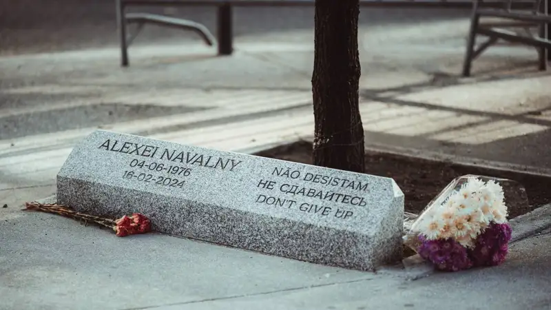 Навальный мемориалы