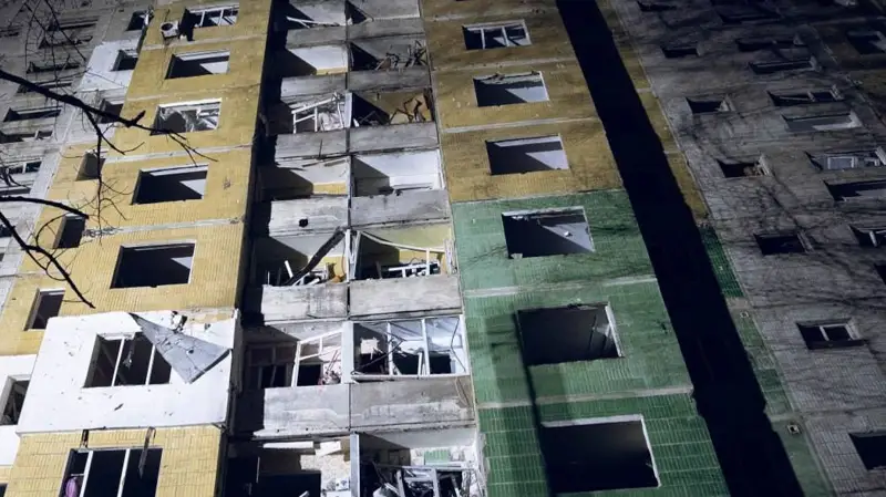 Ресей зымыранынан қираған көпқабатты үй