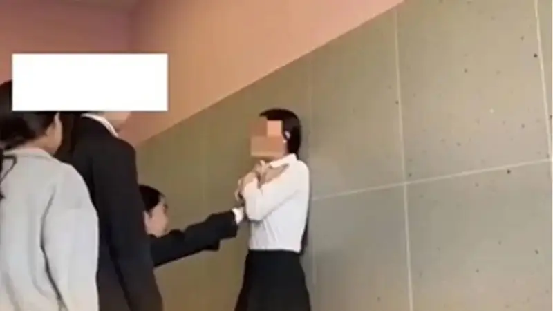 Оқушы қыздар