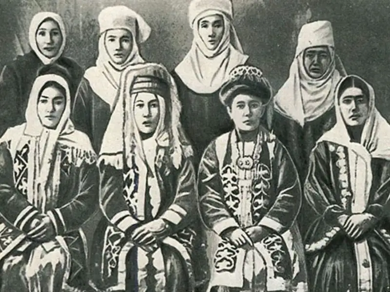 Қазақ әйелдері