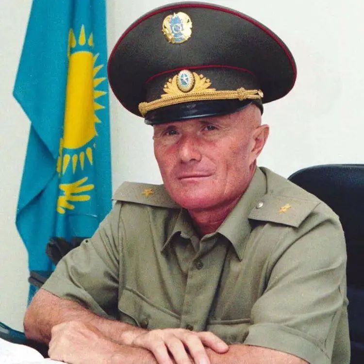 Новиков