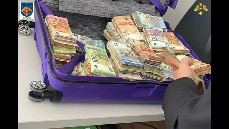 Көліктегі секс суреттері