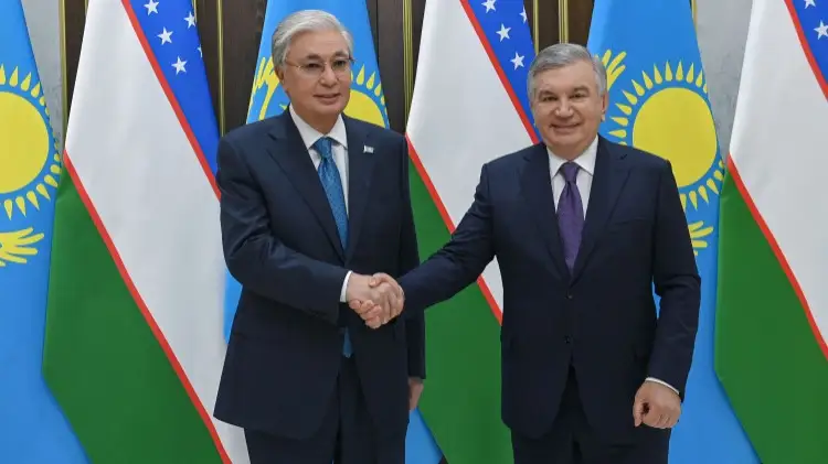 Тоқаев пен Мирзиёев 