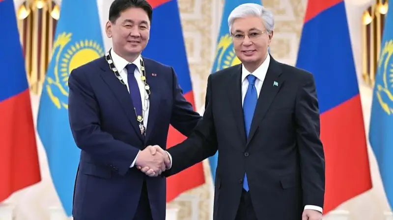 Ухнаагийн Хүрэлсүхт пен Тоқаев