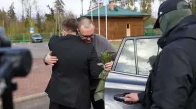 Е
