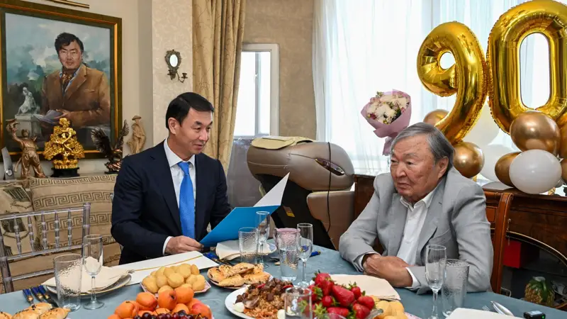 Олжас Сүлейменов