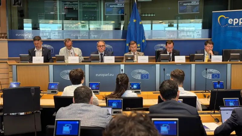 Еуропарламент